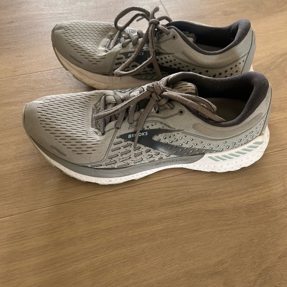 Brooks Gray Running Shoes - Picture 1 of 5